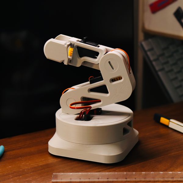 L-ONE Desktop Robotic Arm - CyberBrick RC